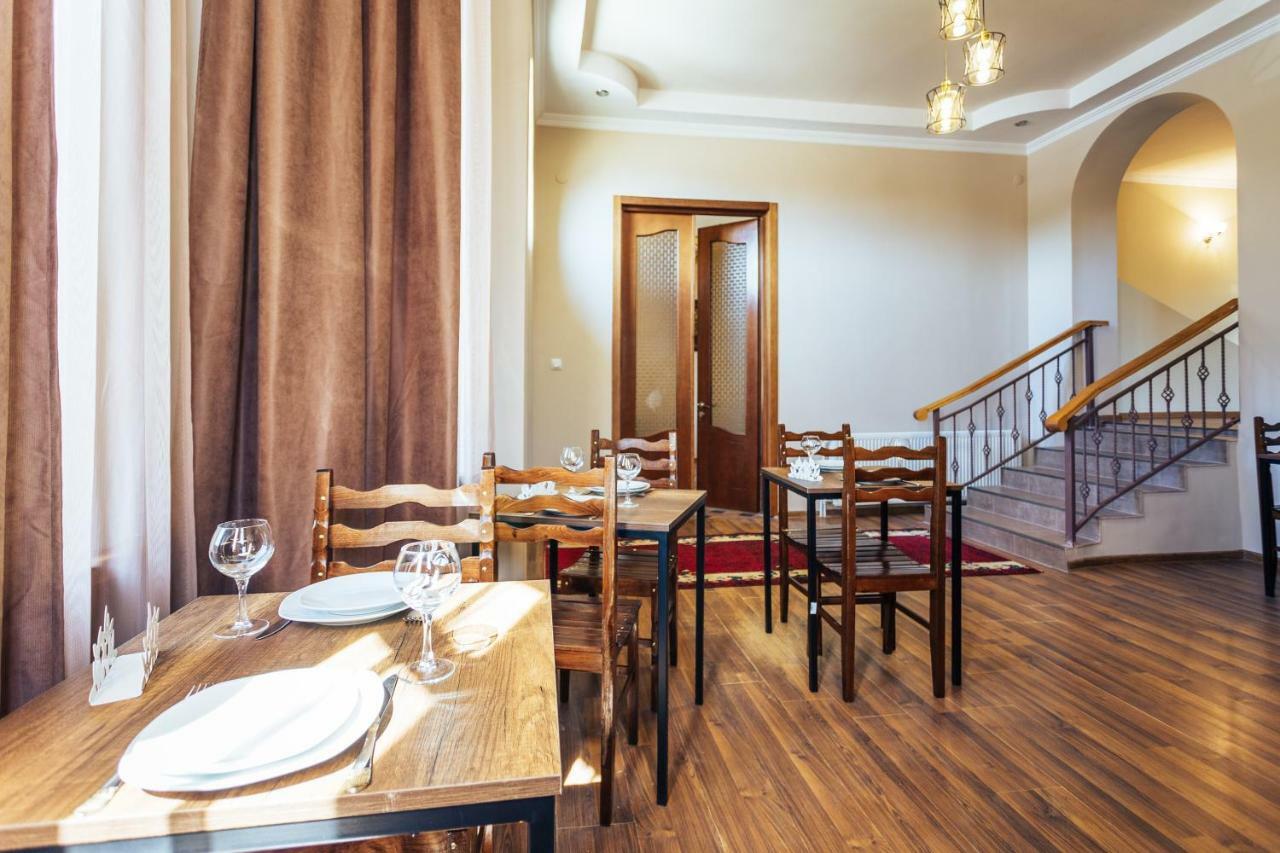 Memory House Hotel Kutaisi Bagian luar foto