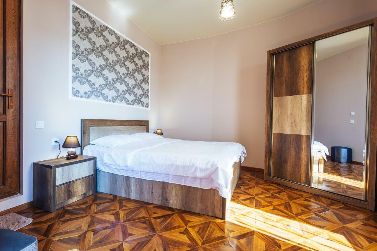 Memory House Hotel Kutaisi Bagian luar foto