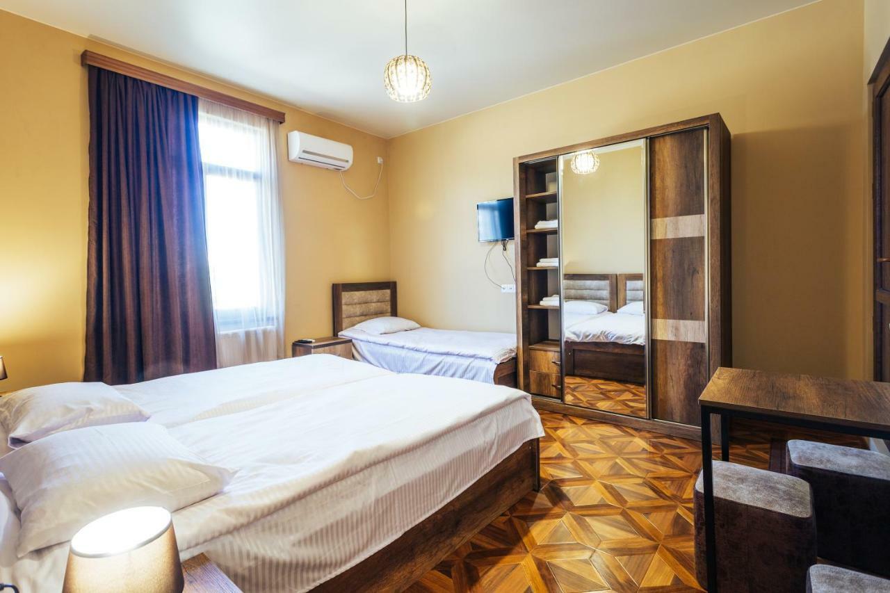 Memory House Hotel Kutaisi Bagian luar foto