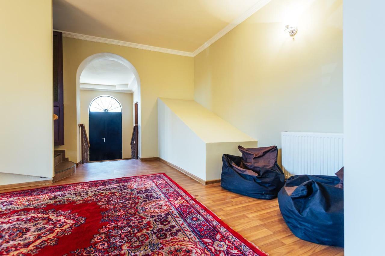 Memory House Hotel Kutaisi Bagian luar foto