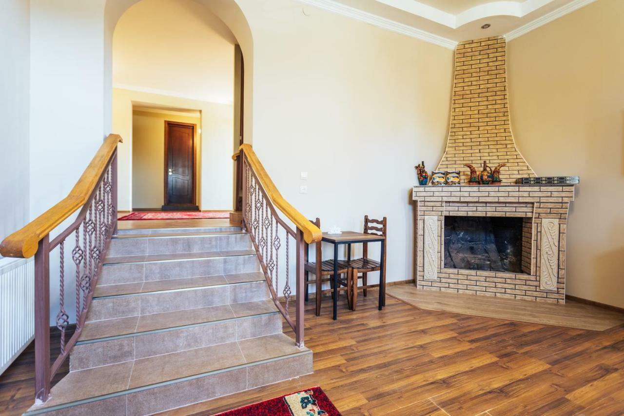 Memory House Hotel Kutaisi Bagian luar foto