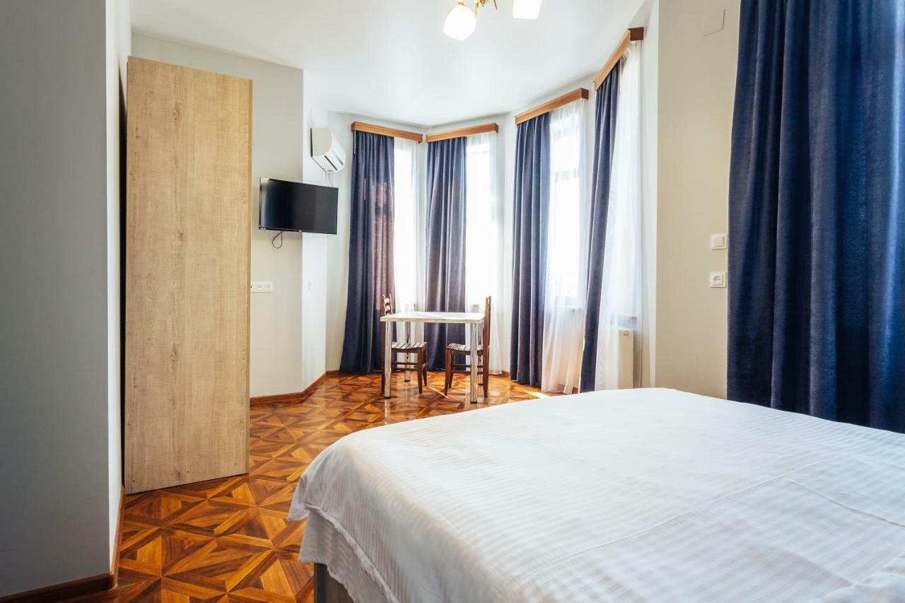 Memory House Hotel Kutaisi Bagian luar foto