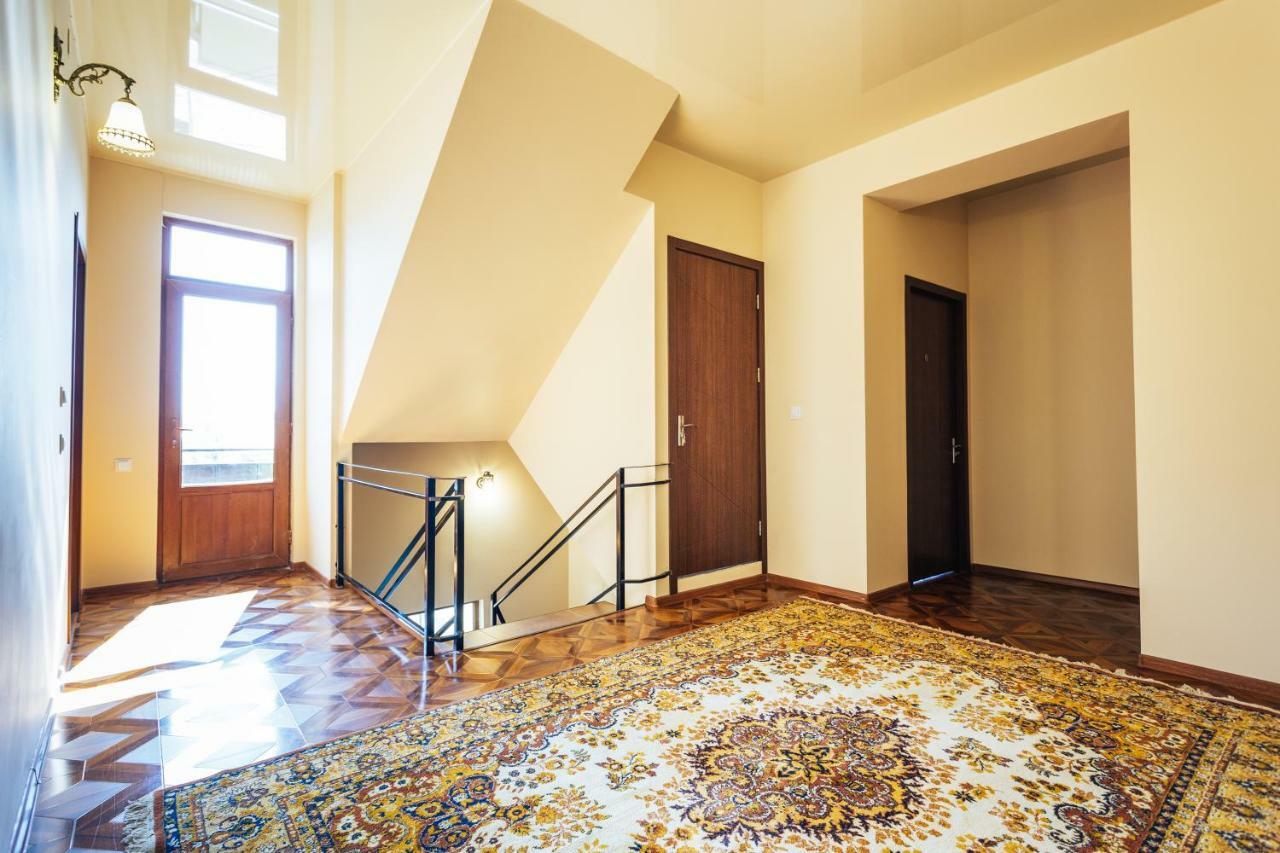 Memory House Hotel Kutaisi Bagian luar foto